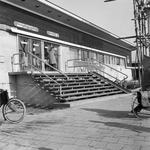 839493 Gezicht op de ingang van het N.S.-station Rotterdam Zuid te Rotterdam.